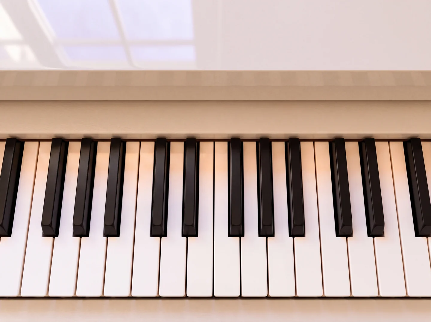 Clavier de piano ivoire baigné d'une lumière lavande